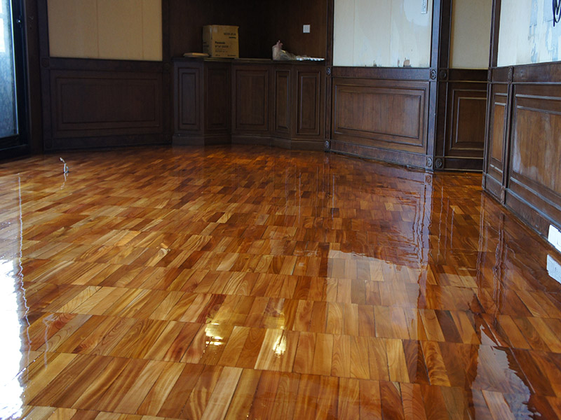 修复后木地板细节